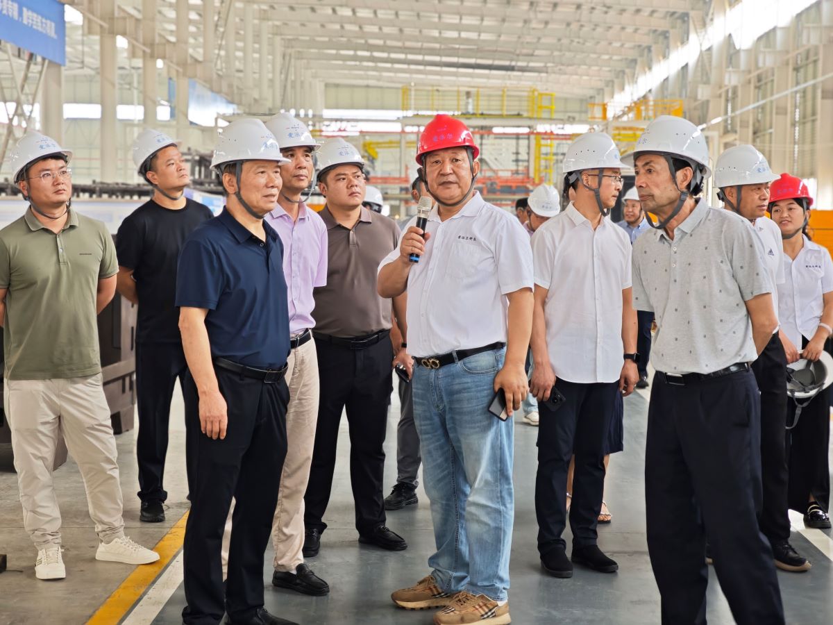 對標先進，共謀發(fā)展——新化縣企業(yè)家代表團赴婁星產(chǎn)業(yè)開發(fā)區(qū)考察學習